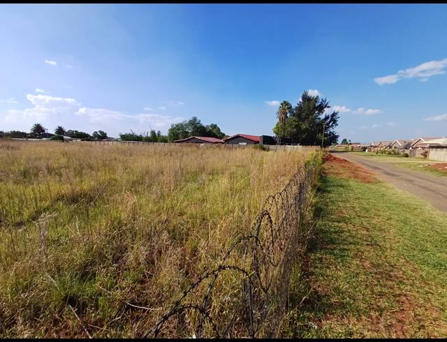 1,400M² VACANT LAND FOR SALE IN KOOKRUS